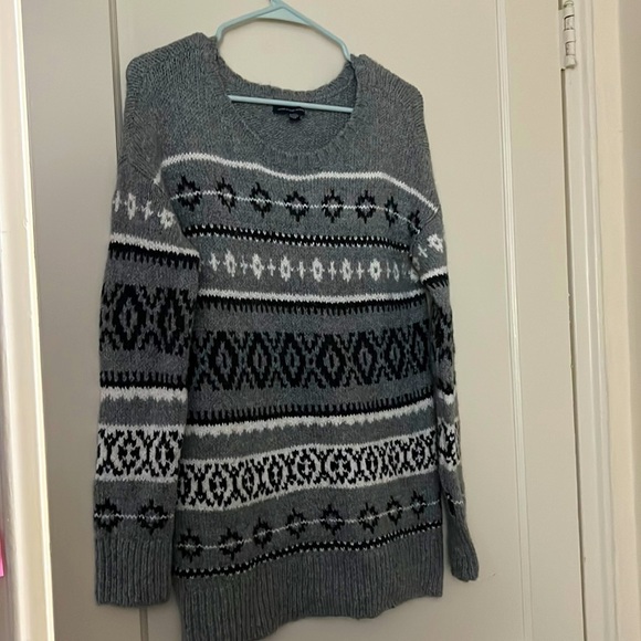 NWOT American Eagle gray sweater size: M